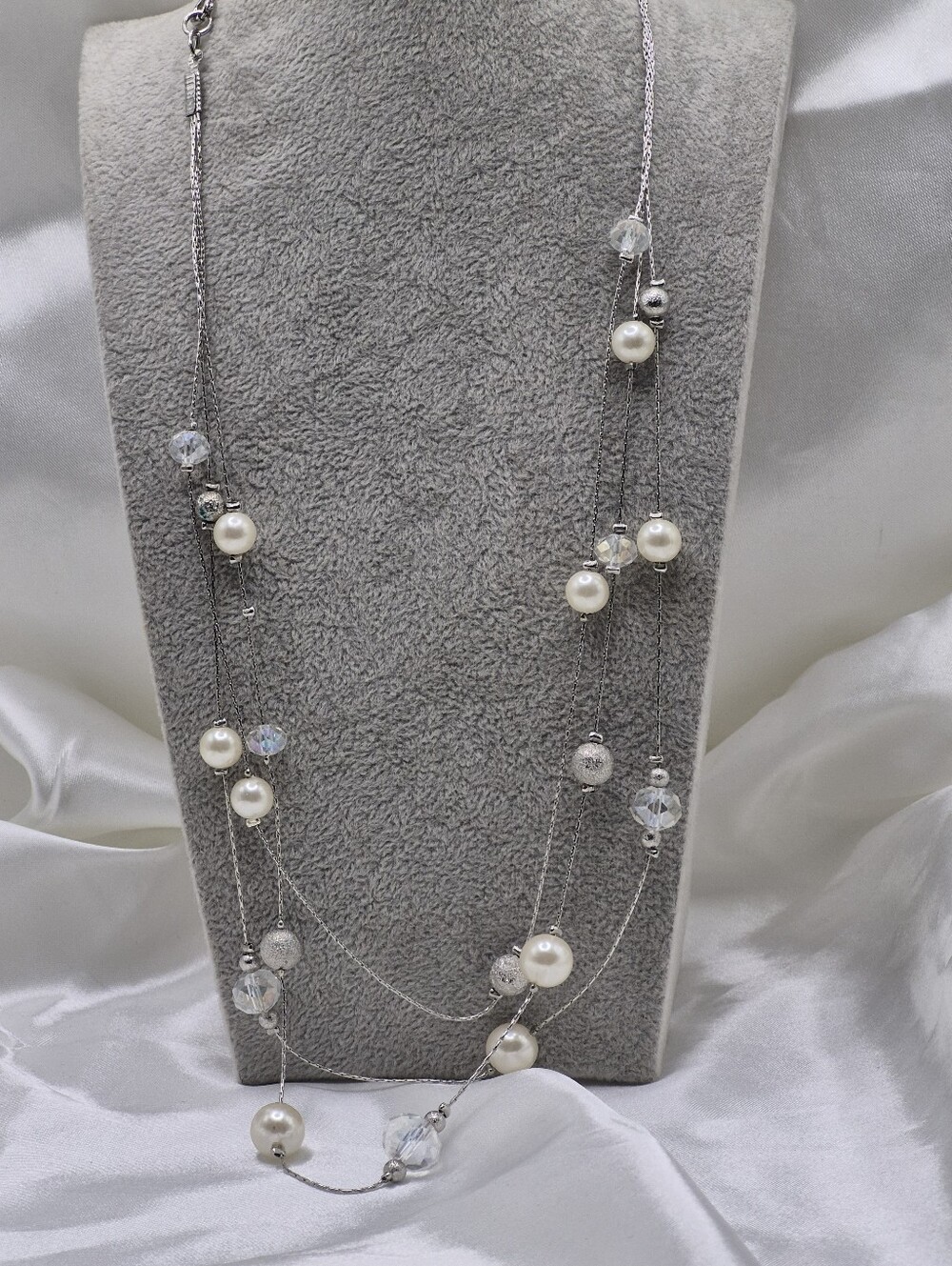 Elegant Pearl and Crystal Station Necklace - Silver Tone